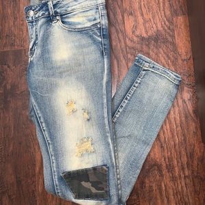 Women’s Army patched Ripped Jeans